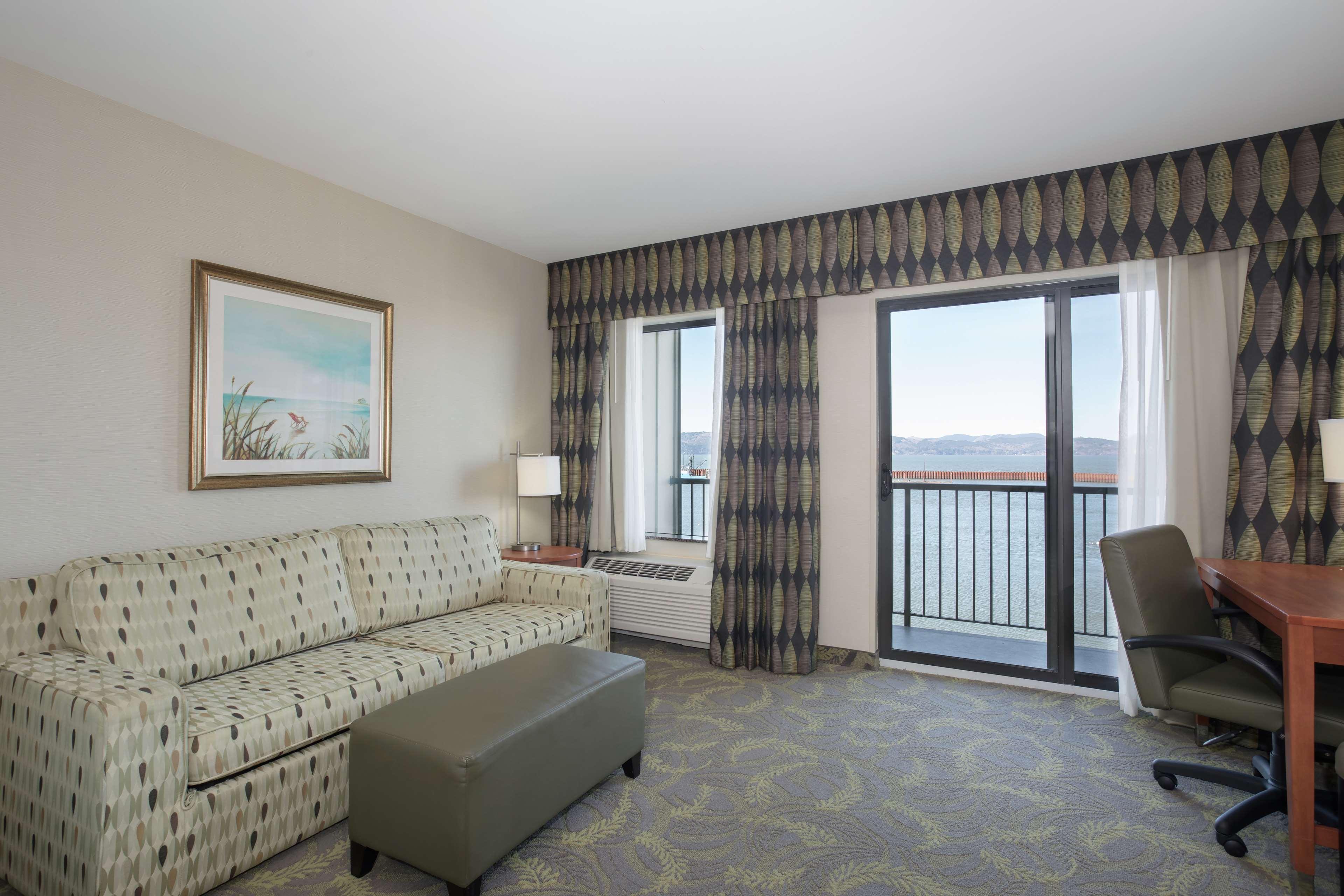 Hampton Inn & Suites Astoria Ngoại thất bức ảnh