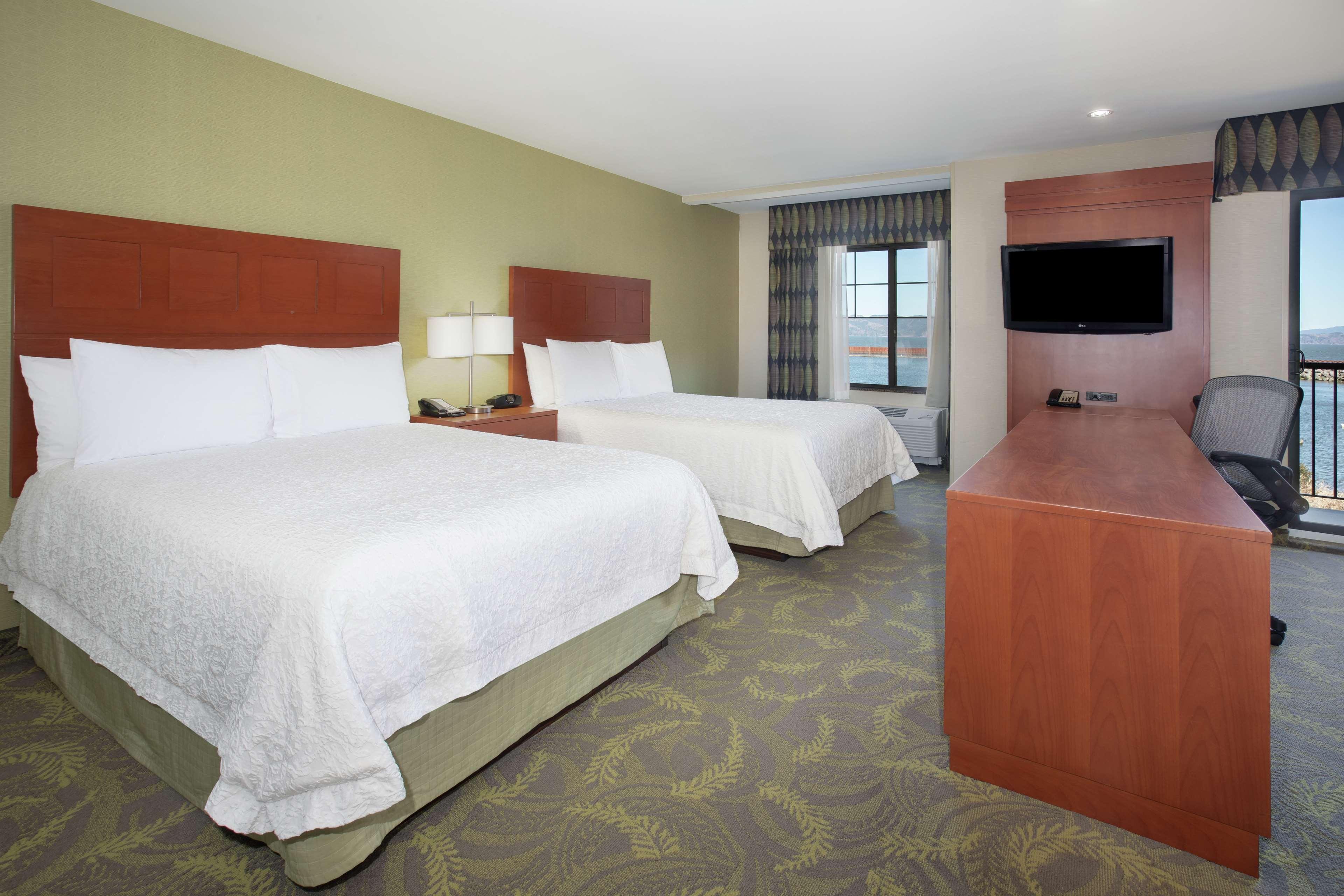 Hampton Inn & Suites Astoria Ngoại thất bức ảnh