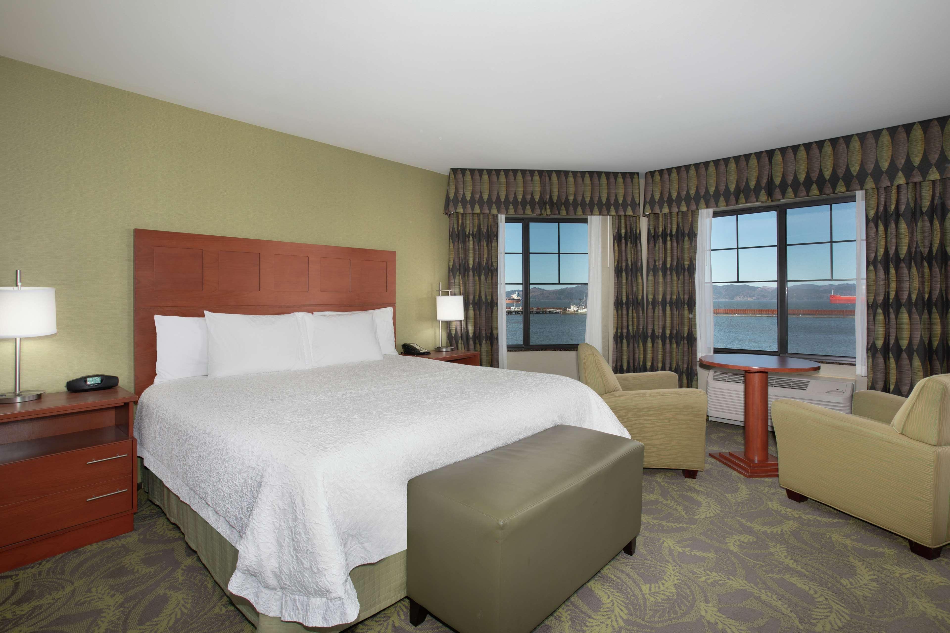 Hampton Inn & Suites Astoria Ngoại thất bức ảnh
