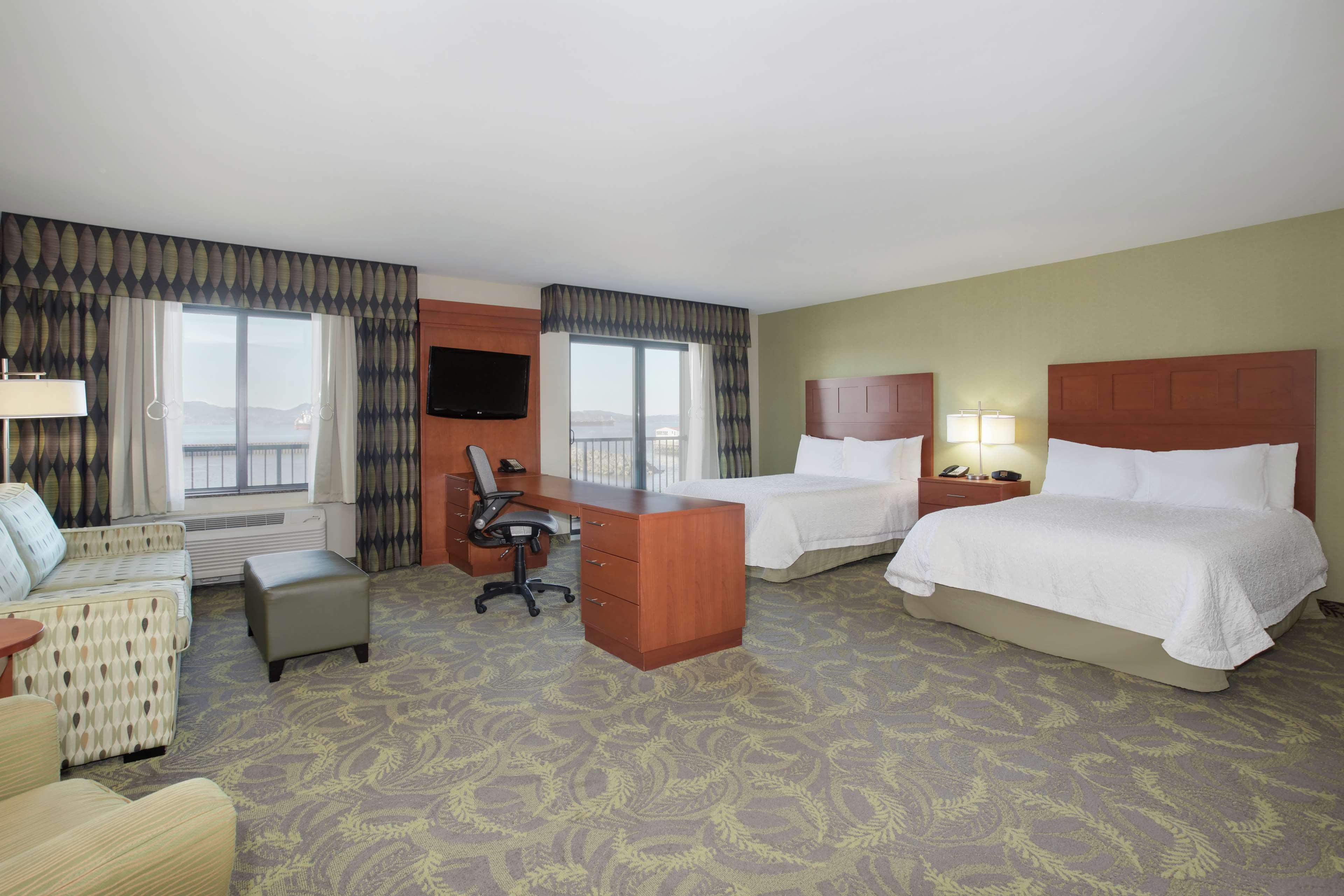 Hampton Inn & Suites Astoria Ngoại thất bức ảnh
