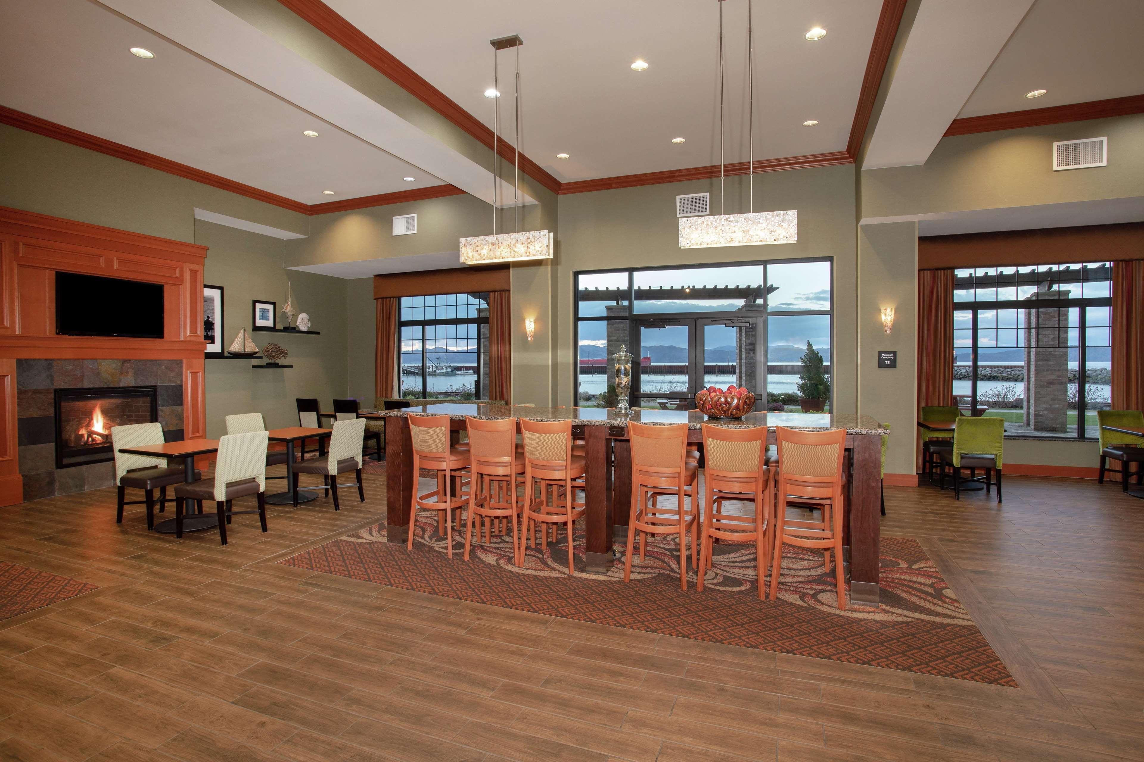 Hampton Inn & Suites Astoria Ngoại thất bức ảnh
