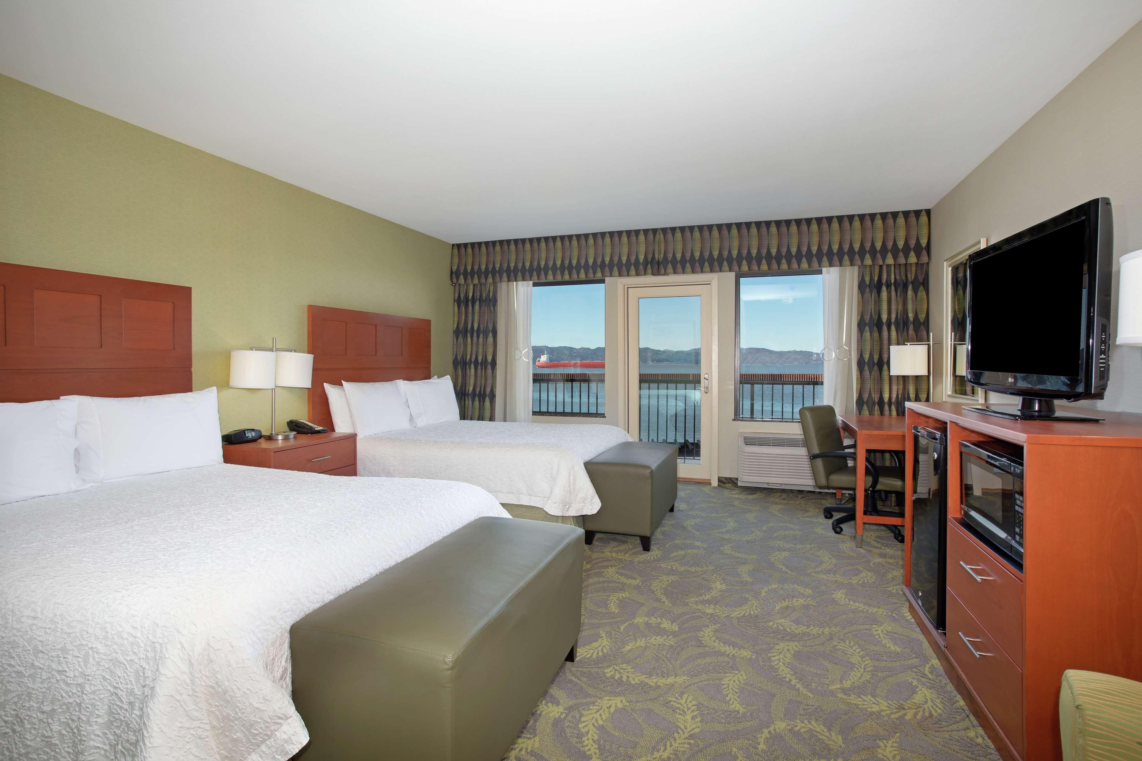 Hampton Inn & Suites Astoria Ngoại thất bức ảnh