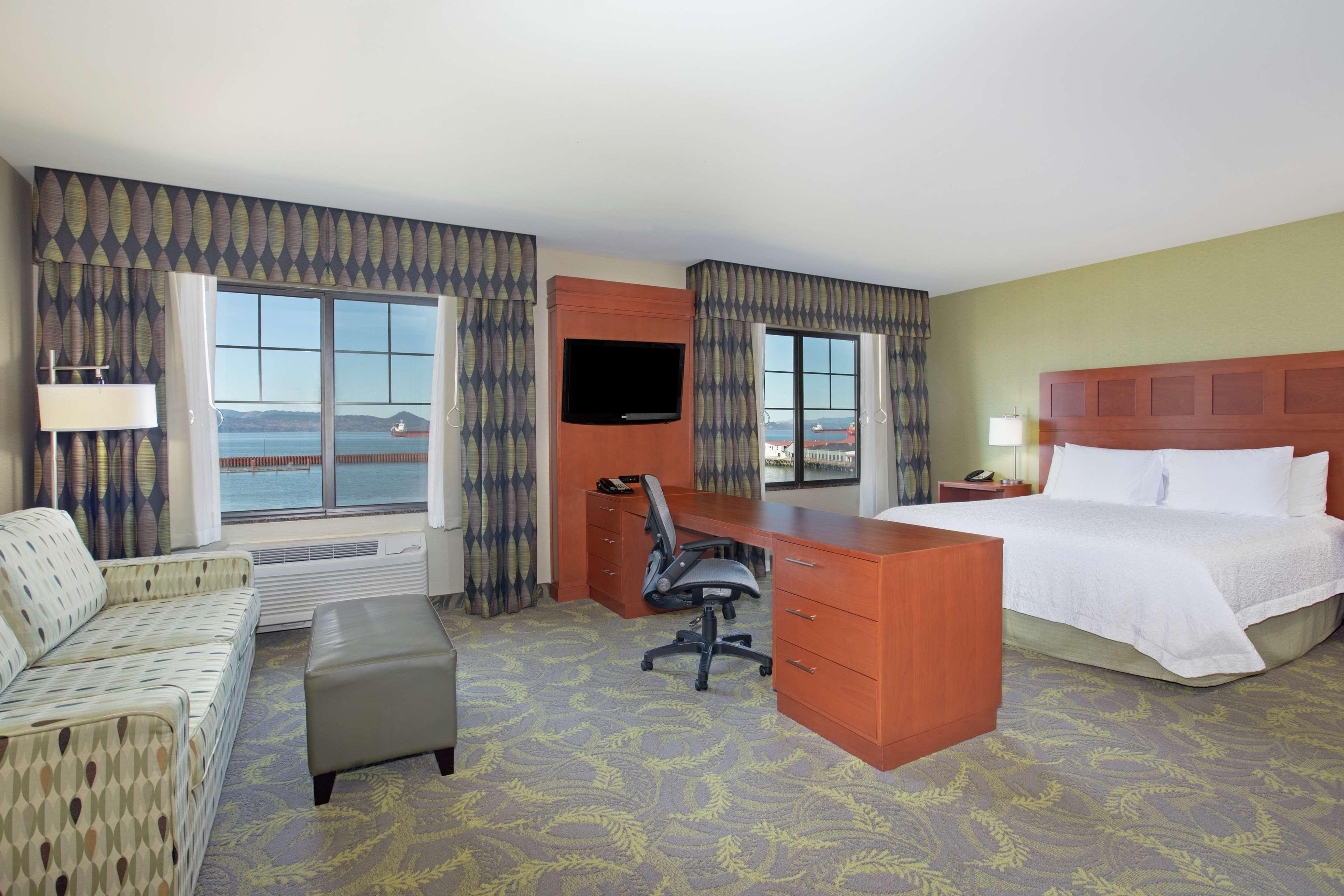 Hampton Inn & Suites Astoria Ngoại thất bức ảnh