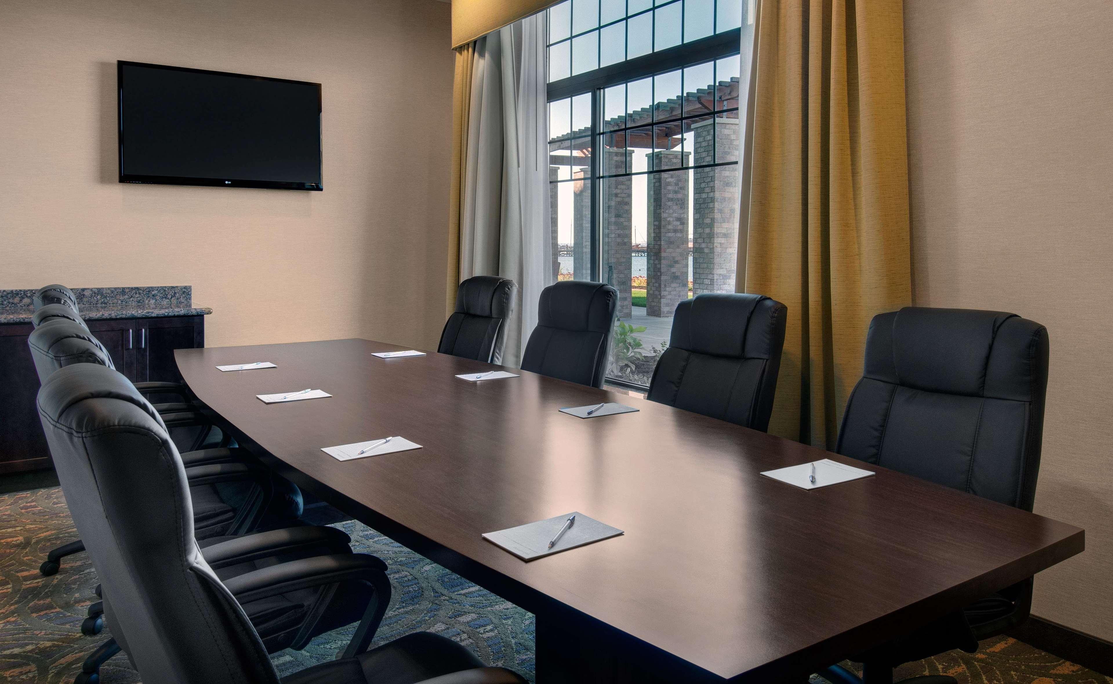 Hampton Inn & Suites Astoria Ngoại thất bức ảnh