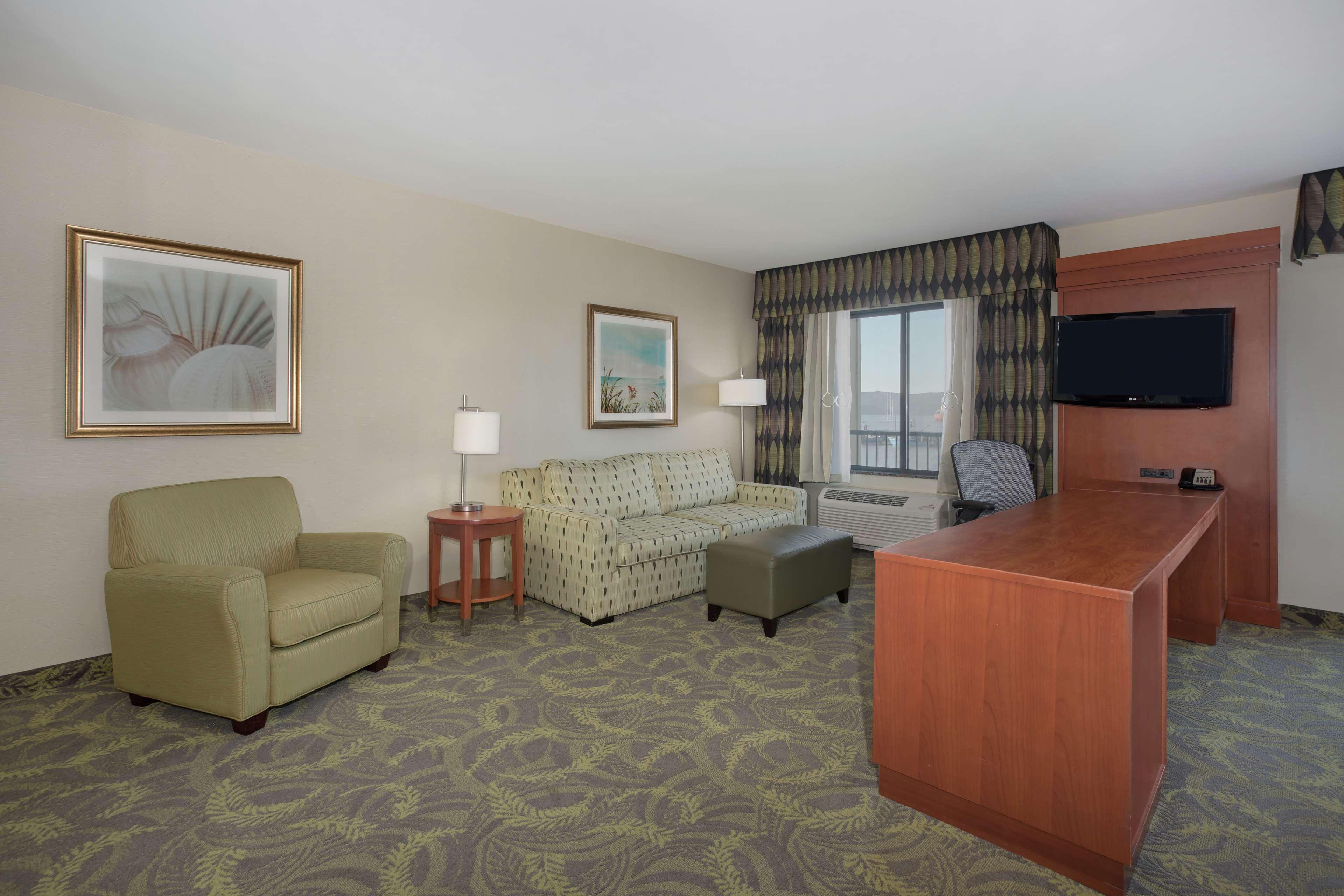 Hampton Inn & Suites Astoria Ngoại thất bức ảnh
